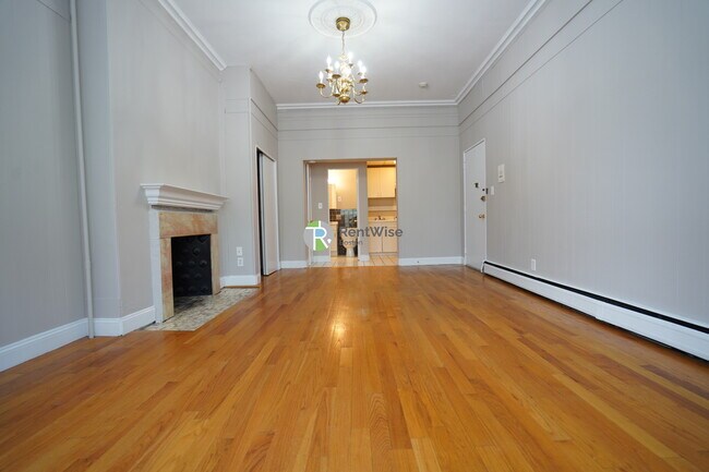 Building Photo - 1055 Beacon St