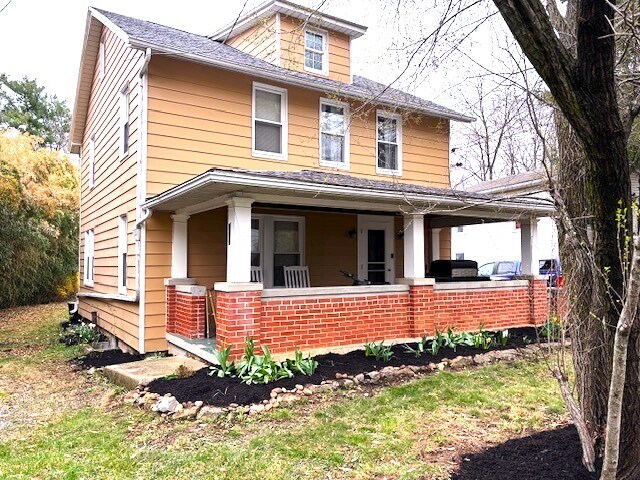Primary Photo - 156 E Cherry Ln