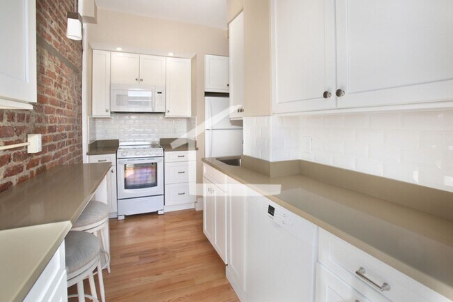 Building Photo - Desirable Fenway Location. High-End Proper...