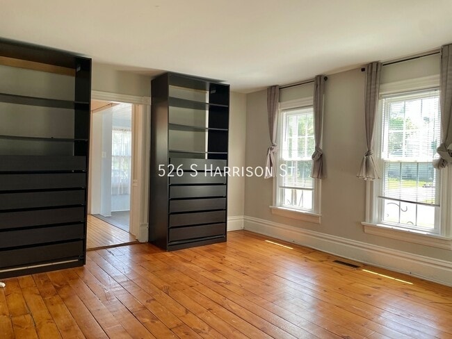 Building Photo - 526 S Harrison St
