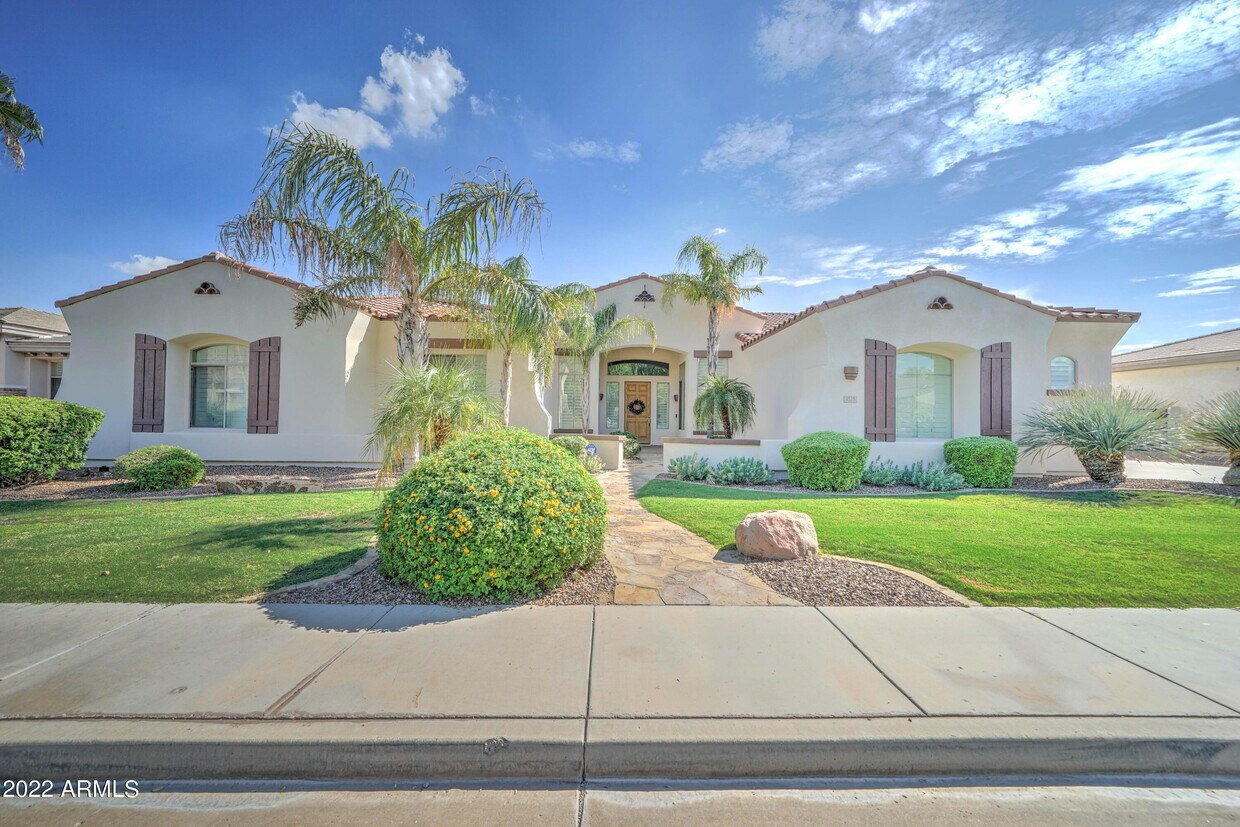 Primary Photo - 4525 N Moon Blossum Ln