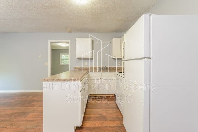 Building Photo - 963 Redwood Dr