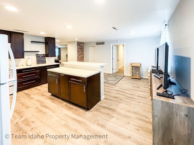Foto del edificio - 1123 E 6th St