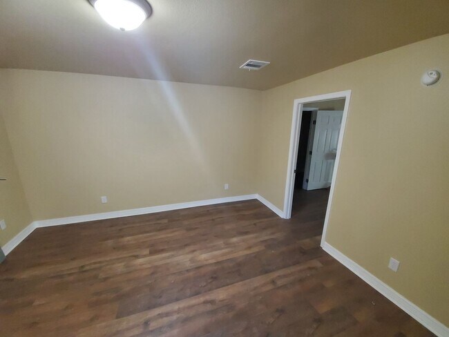 Foto del edificio - 4247 Rightway Ave