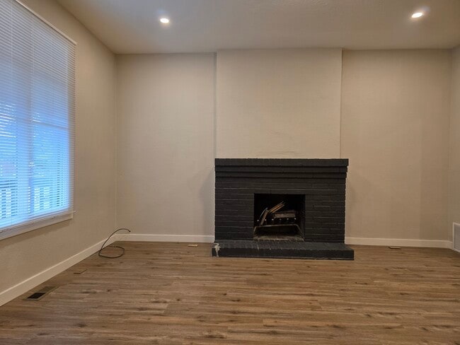 Building Photo - 4243 Umatilla St