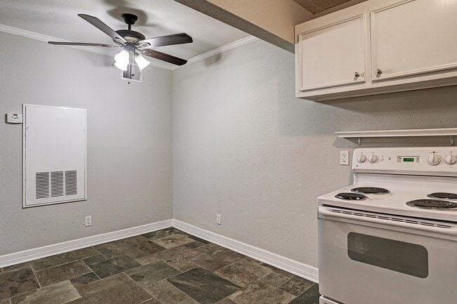 Building Photo - 405 Hawthorne St