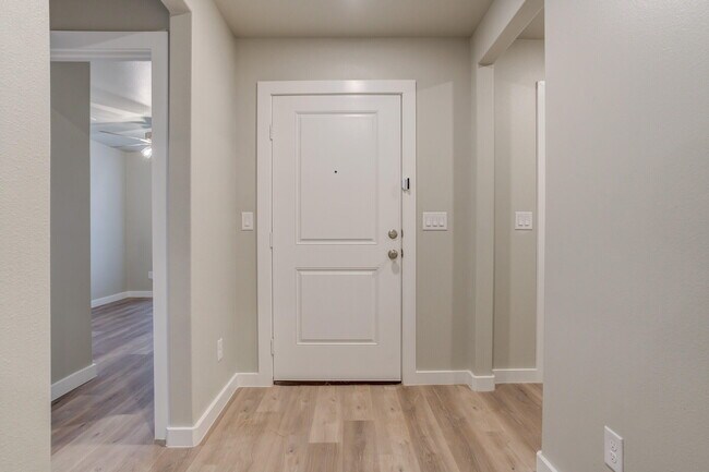 Foto del edificio - 13210 Sherman Ave