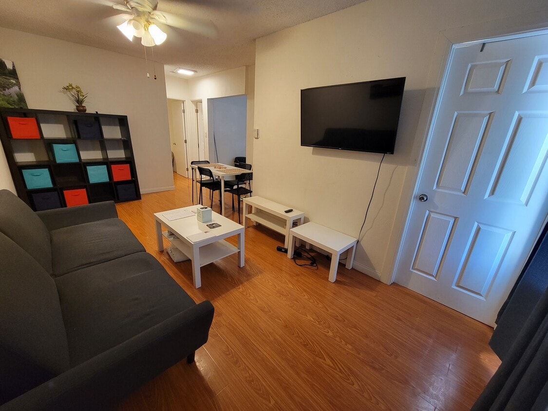 Foto principal - 2639 Dobinson St