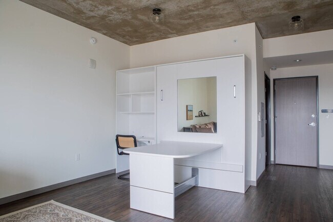 Foto del edificio - 1840 N Farwell Ave