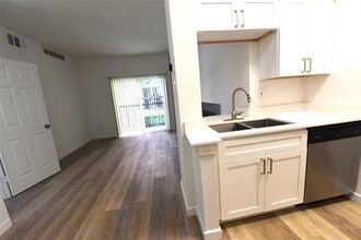 Building Photo - 3701 Cedarplaza Ln