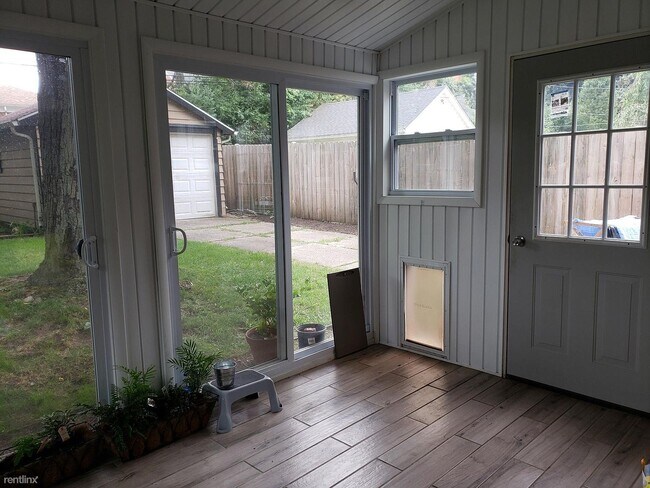 Foto del edificio - 3 br, 2 bath House - 43 Crosby Blvd
