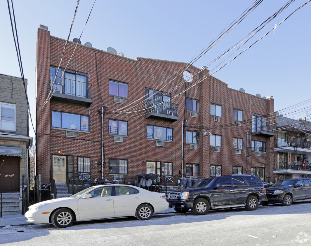 Building Photo - 56-46-56-52 Van Cleef St