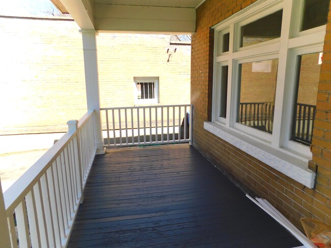 Foto del edificio - 3030-3034 Porter Ave