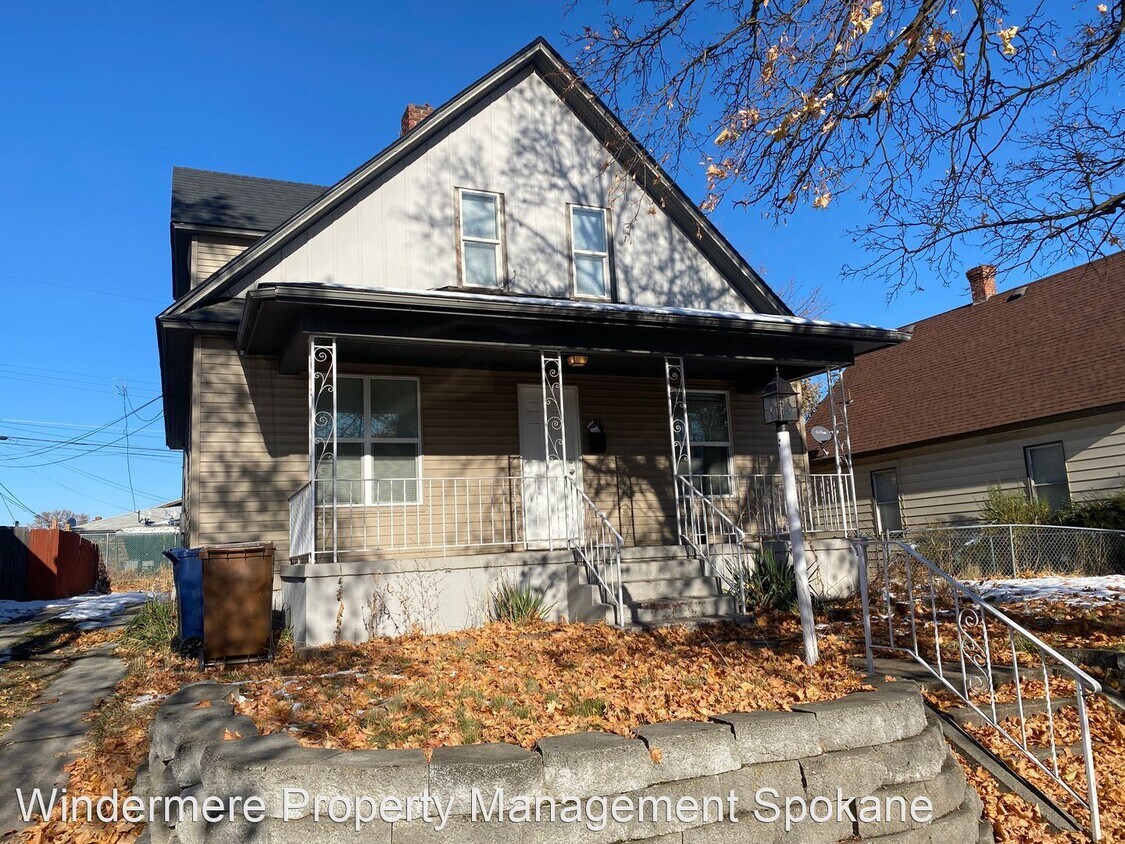 Primary Photo - 4 br, 2 bath House - 421 E Rich