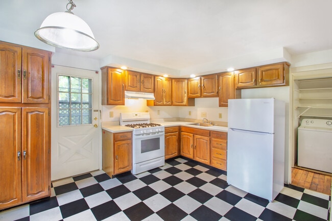 Building Photo - 421 S Trenton Ave