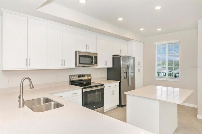 Building Photo - 12320 Wellen Golf St