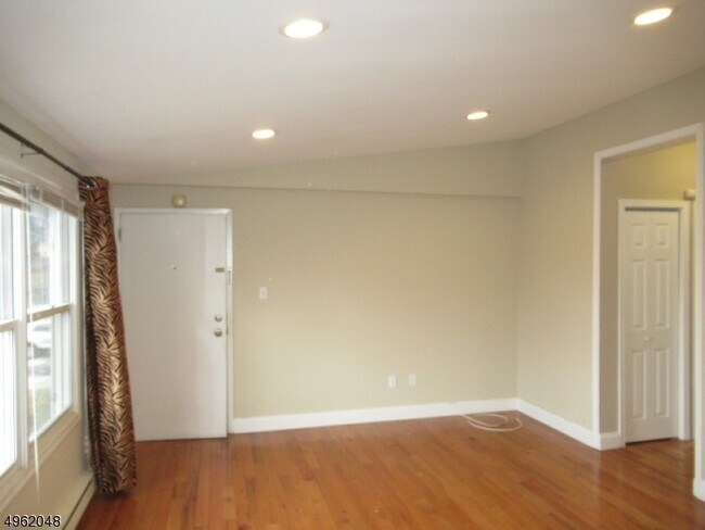 Building Photo - 3 Prospect St