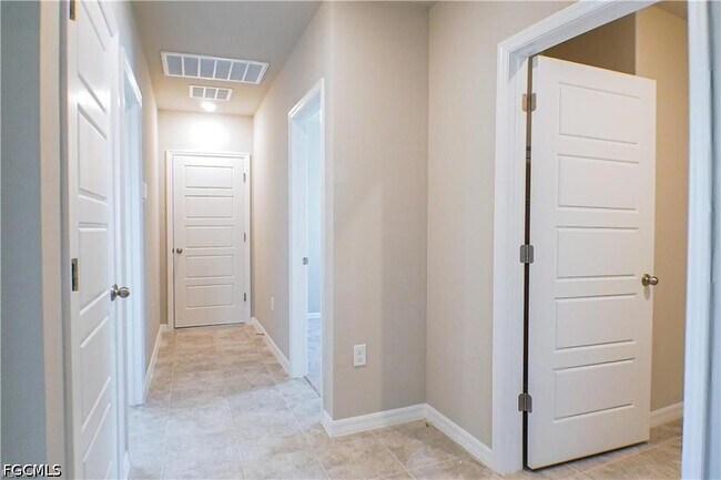 Building Photo - 44229 Saddlewood Ct