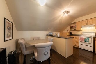 Building Photo - 117 Cheritan Av