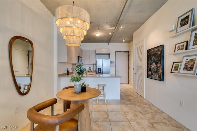 Building Photo - 353 E Bonneville Ave