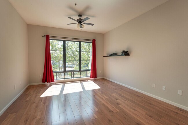 Building Photo - Excellent Downtown SJ Location! Light and ...