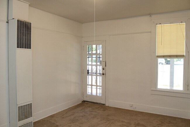 Foto del edificio - Turn of the Century 2+ Bedroom House in Wo...