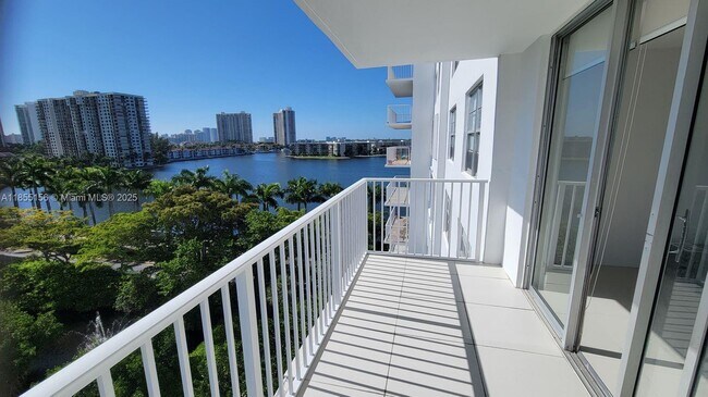 Foto del edificio - 2801 NE 183rd St