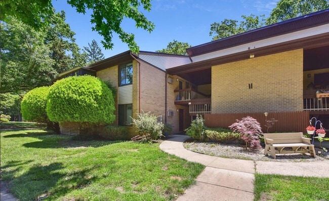 Building Photo - 11 Pine Cluster Cir
