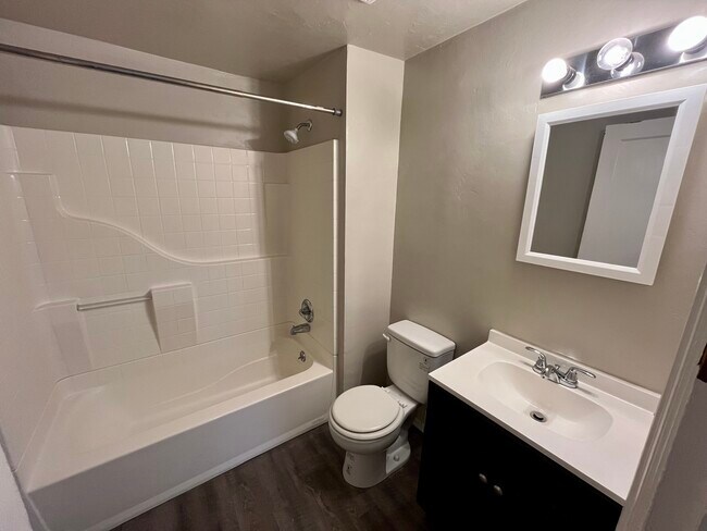 Foto del edificio - 13496 Velp Ave