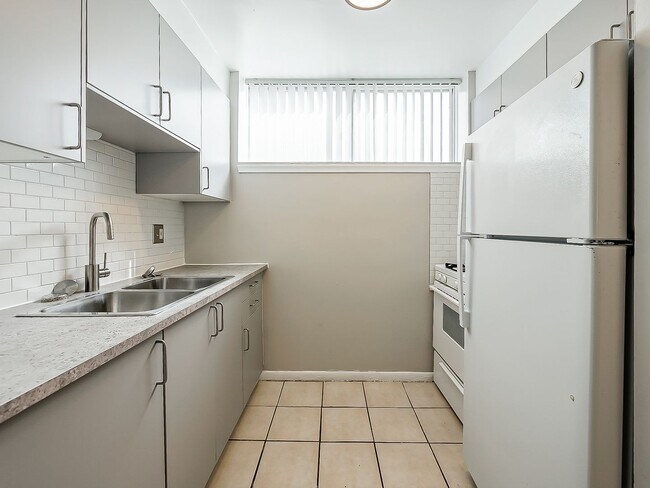 Foto del edificio - Freshly Updated 2BR Home in Prime White Lake Location!