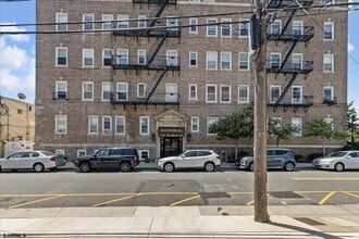 Building Photo - 2 S Hartford Ave