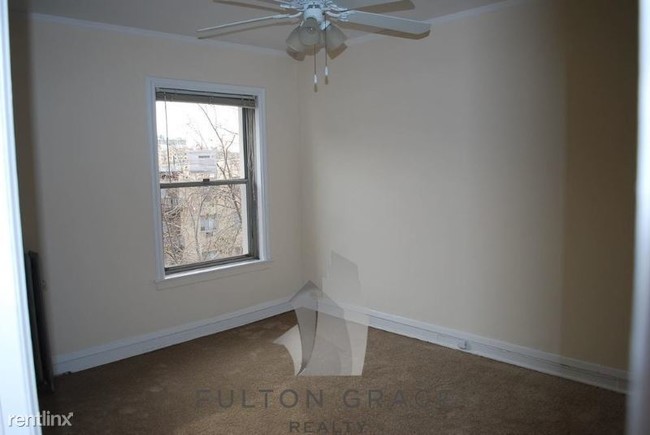 Building Photo - 440 W Barry Ave