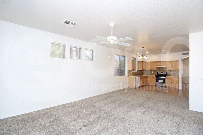 Foto del edificio - 18160 W Desert Blossom Dr