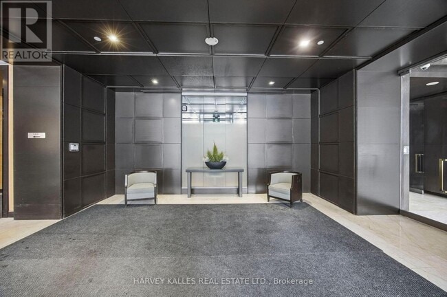 Building Photo - 18 Yorkville Ave