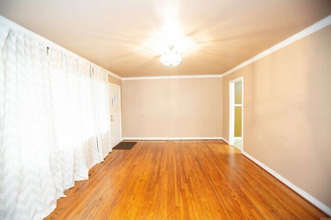 Foto del edificio - 8321 Westwood Ave