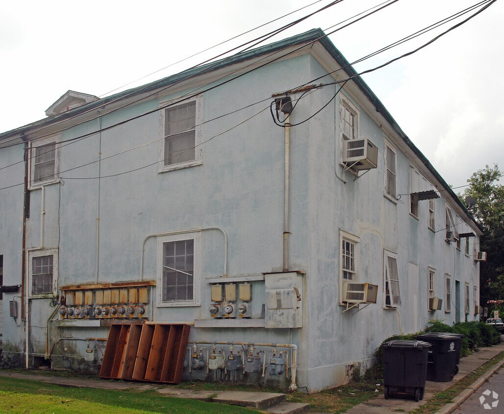 Building Photo - 801 Spanish Town Rd