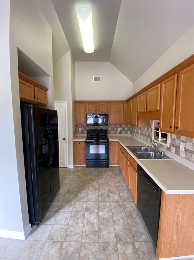 Building Photo - Cozy Home with Fenced-In Backyard for Rent in Bessemer! Available to View with 48 Hours Notice!