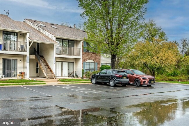 Foto del edificio - 64 Taylor Dr