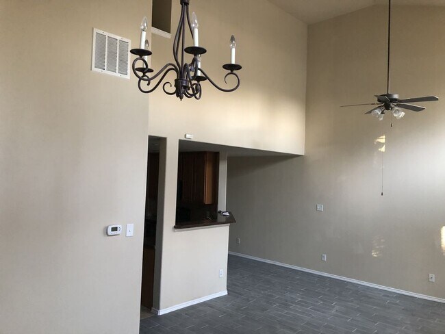 Building Photo - Allen Townhome Close Minutes to Watters Creek