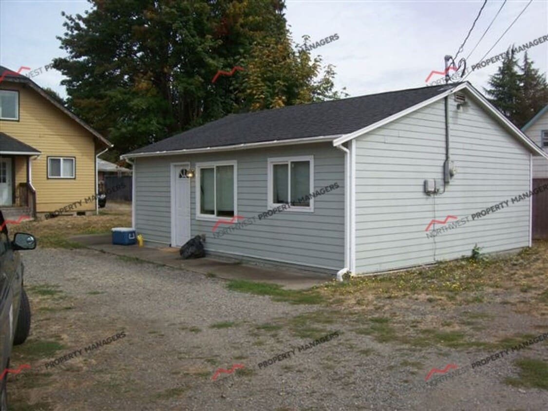 Building Photo - STATUS:  Available | R96A | $1295