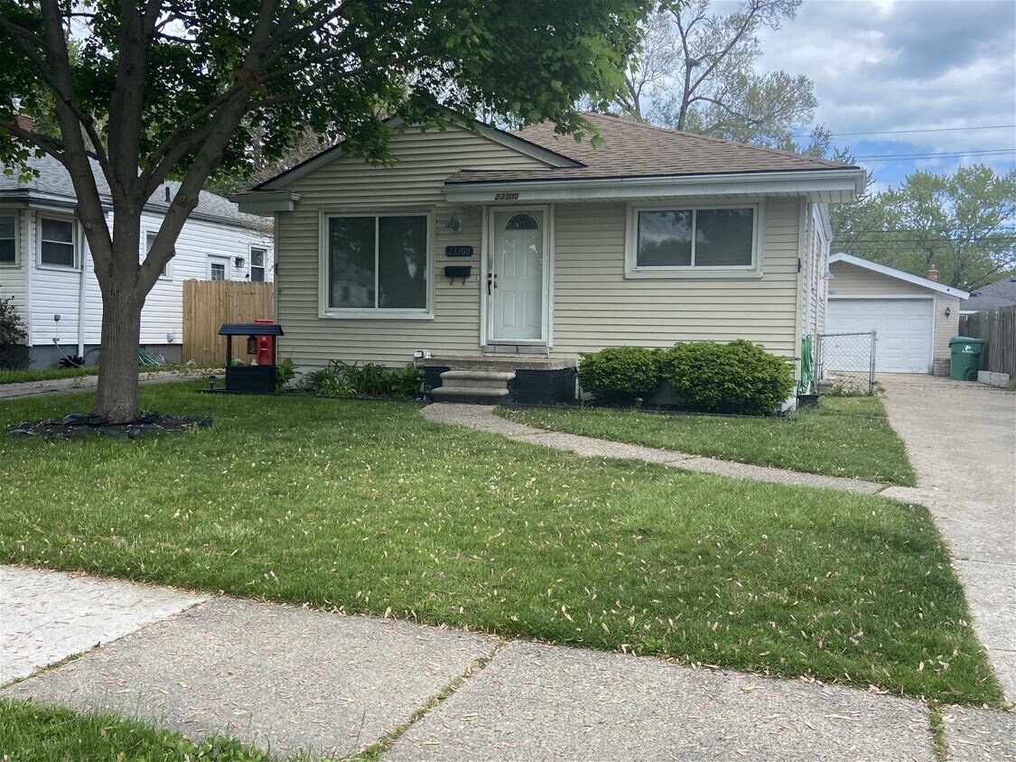 23300 Rosalind Ave, Eastpointe, MI 48021 House Rental in Eastpointe