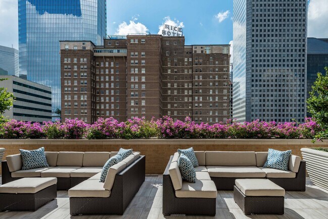 Asientos en la terraza - Aris Market Square