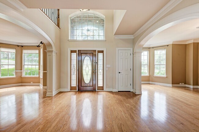 Building Photo - 10010 Brightling Ln
