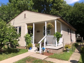 Building Photo - 529 N Sheffield Ave