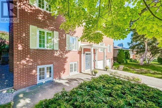 Building Photo - 16 Woodvalley Dr