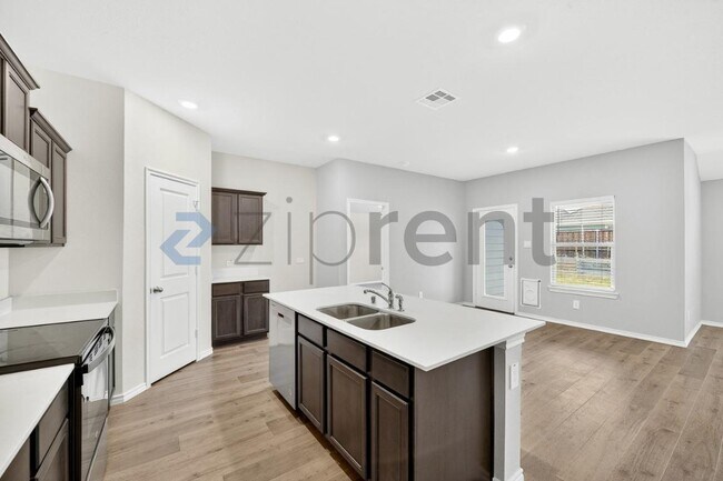 Foto del edificio - 13137 Rich Ln