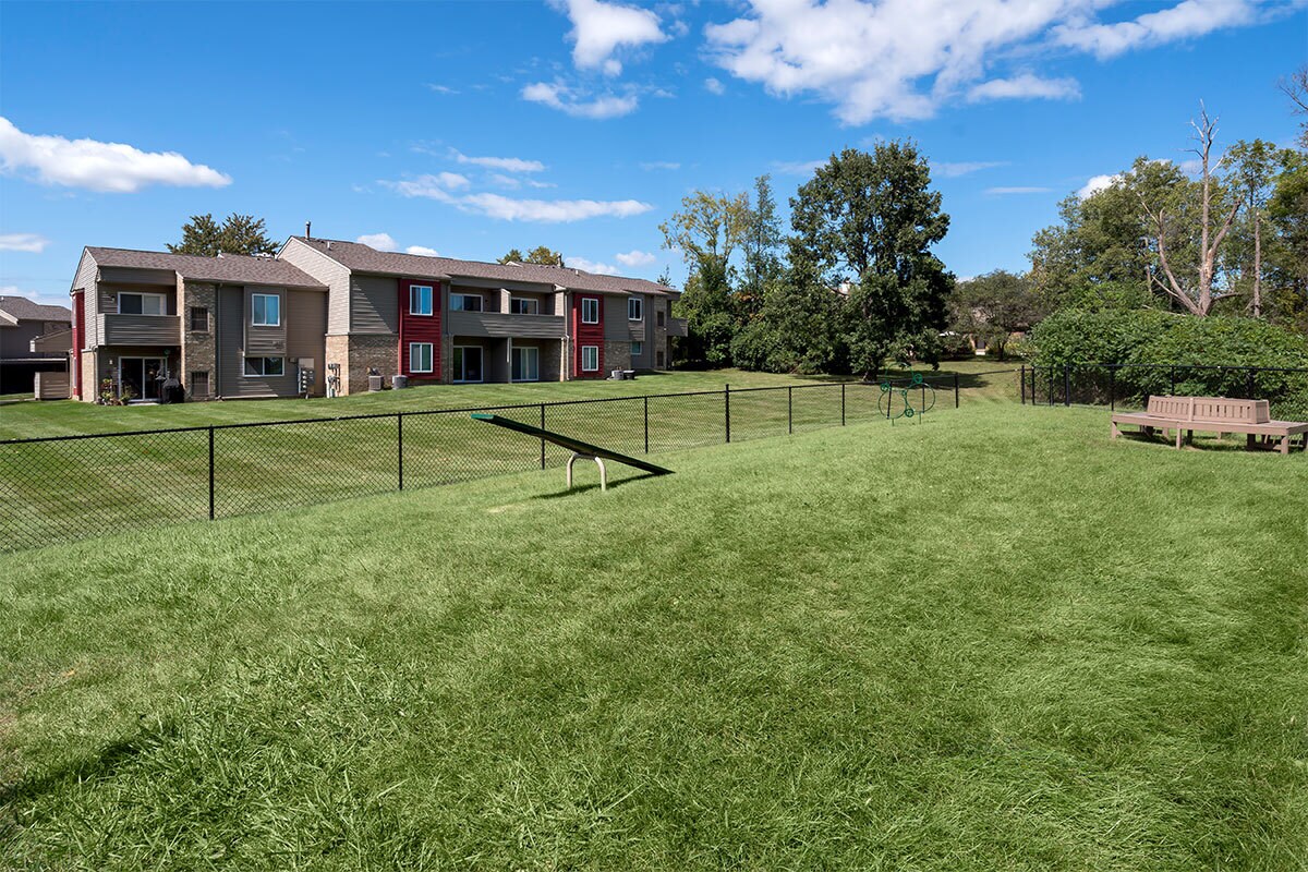 Ascent at Farmington Hills 30545 Crest Forest Farmington Hills, MI