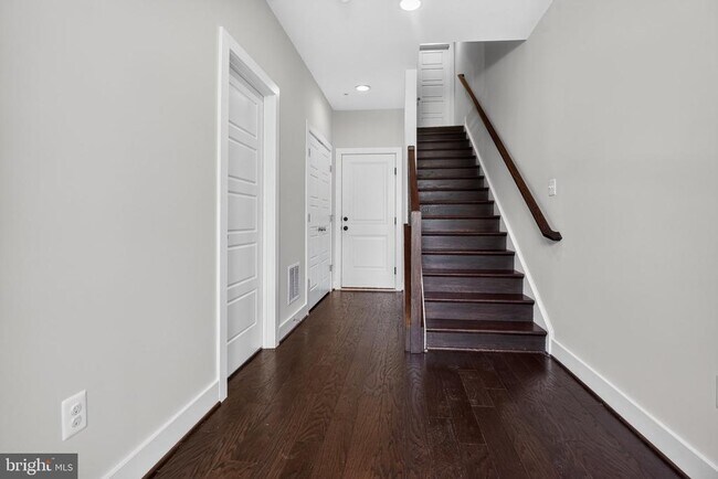 Foto del edificio - 5138 Longstone Way