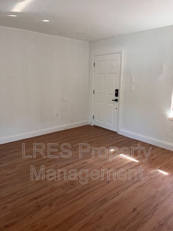 Building Photo - 813 W Jefferson St