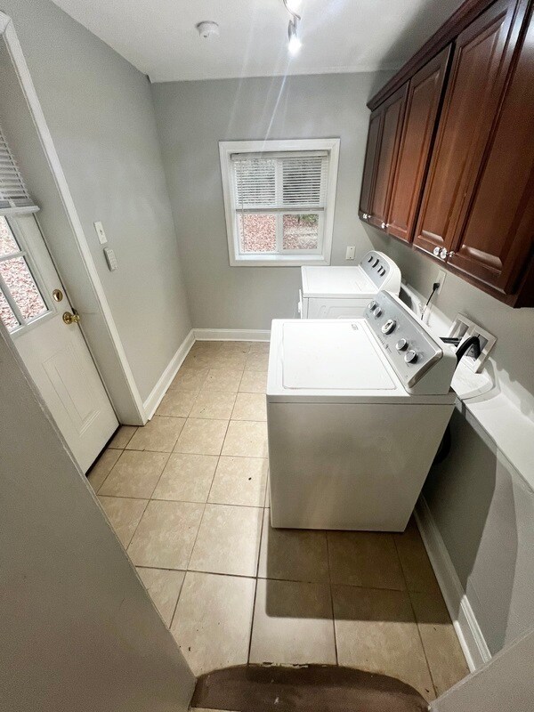 Foto del edificio - 4800 Leonard Ave